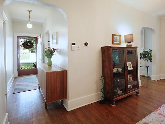 5th image of 306 N Willett St