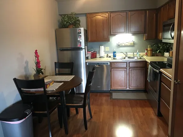 1089 Millpond Rd Unit E, Valparaiso, IN 46385