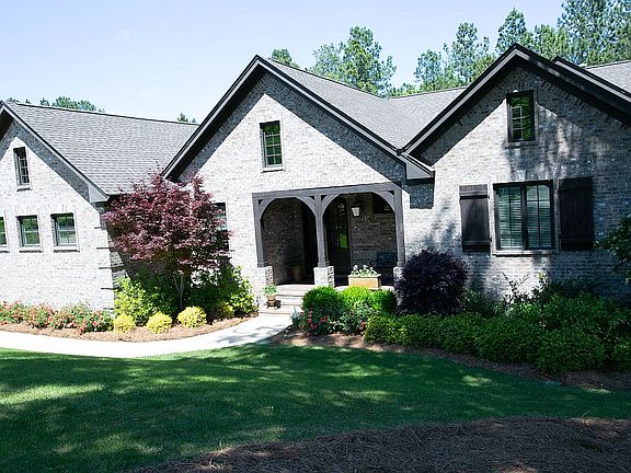 3rd image of 2067 Westminster Ln