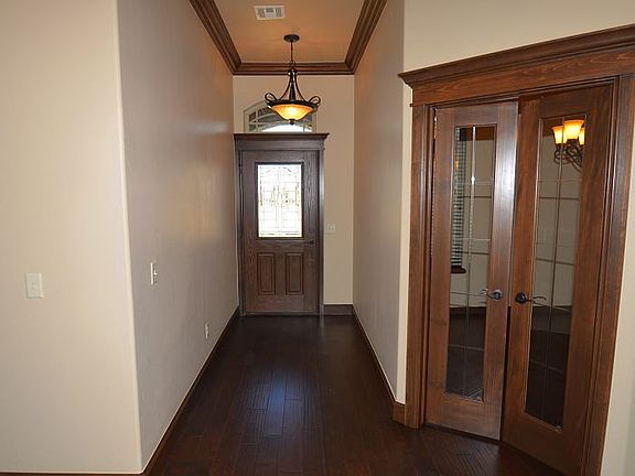 4th image of 2216 W. Earl Drive