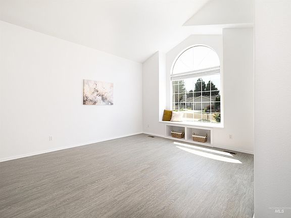 4th image of 2082 W Sandalwood Dr