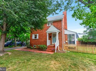 835 N Buchanan St, Arlington, VA 22203