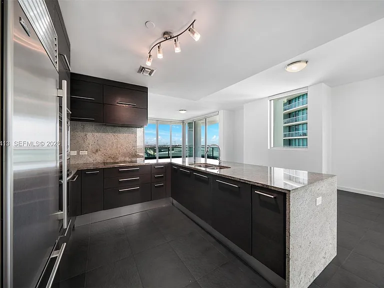 900 Biscayne Blvd — Photo 11