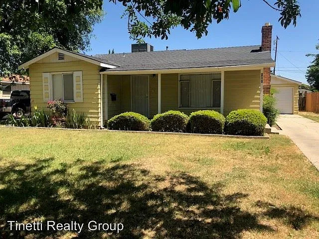 1461 E 22nd St photo 1