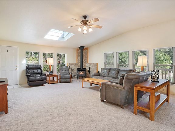 3rd image of 1101 SE Fauna Ln