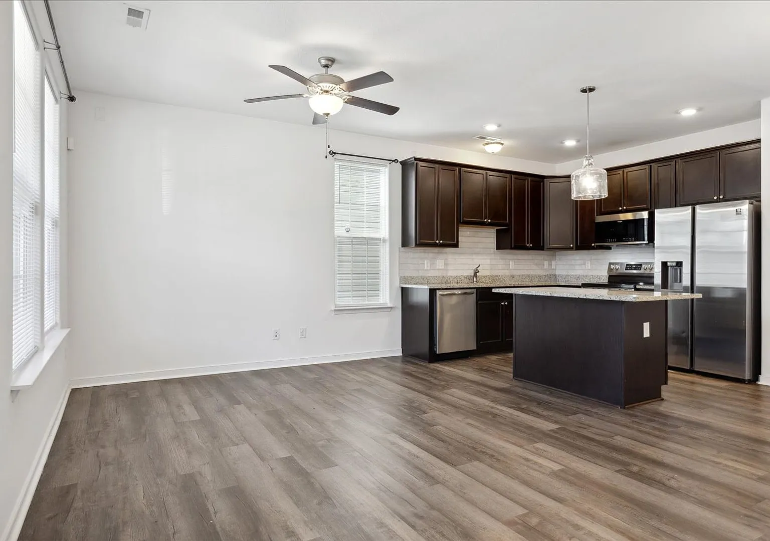 Two Ensuite Bedrooms Easy Access to I-64 — Photo 4