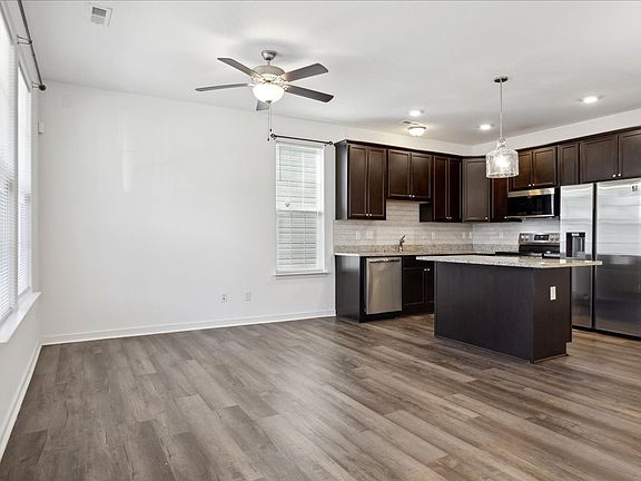 4th image of 1414 Waltham Ln