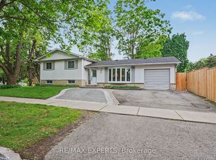 32 Oak Ct, Aurora, ON L4G3J6