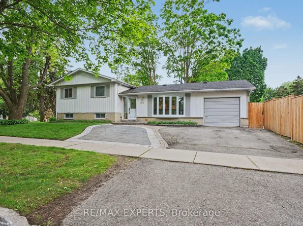 32 Oak Ct, Aurora, ON L4G 3J6