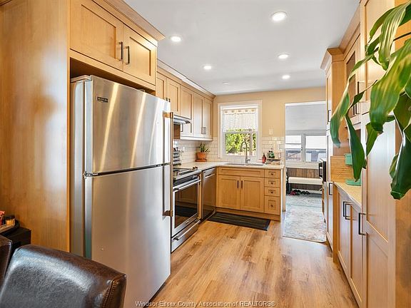 3rd image of 1220 Bruce Ave