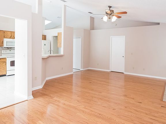 5th image of 471 Moby Dick Dr N