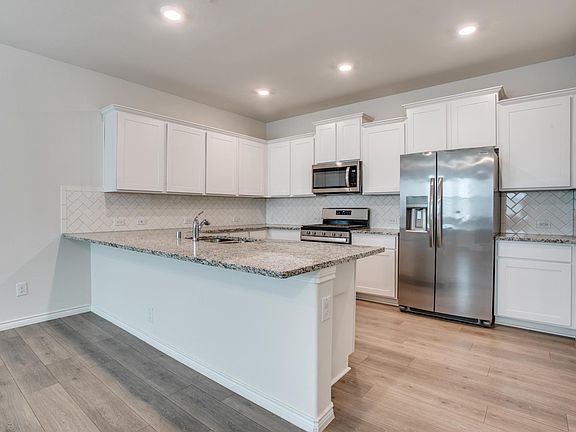 4th image of 2833 Hancock Ln