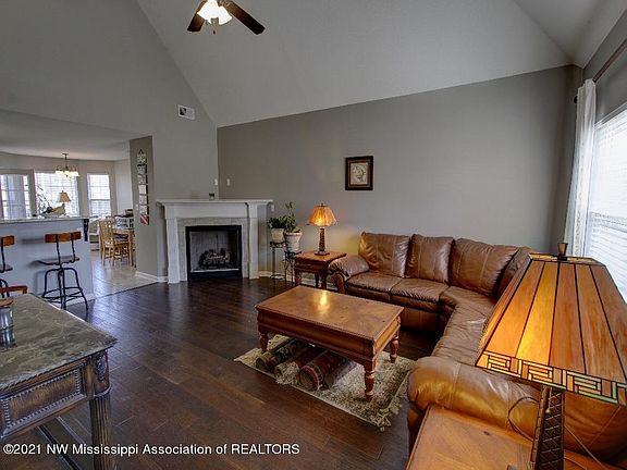3rd image of 2924 Flora Lee Dr S