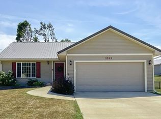 2309 Shady Grove Rd SW, Cedar Rapids, IA 52404