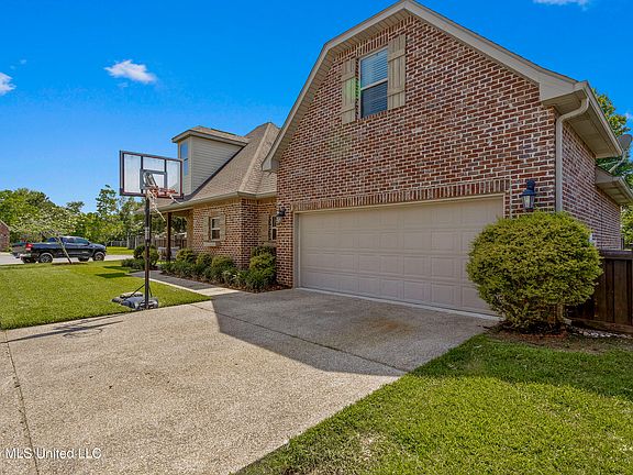 2nd image of 3813 Acadian Village Dr