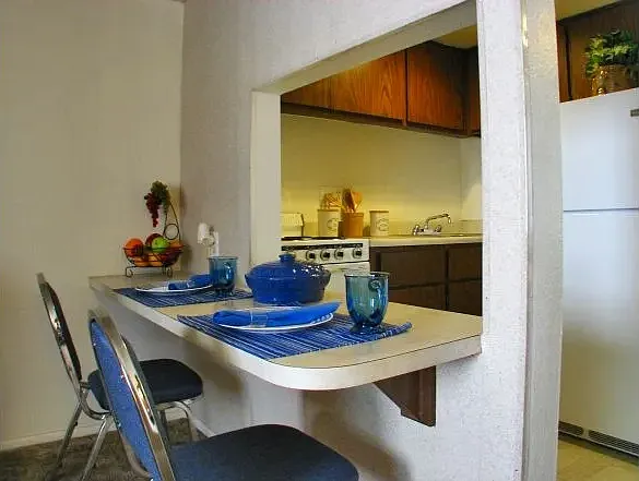 La Petite Chateau Apartments — Photo 14
