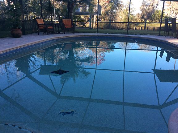 3rd image of 105 Canal Dr E