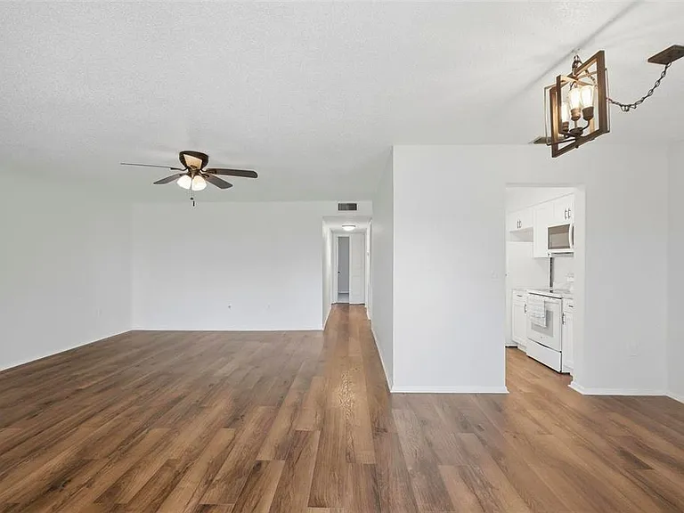 350 79th Ave N #122 — Photo 3