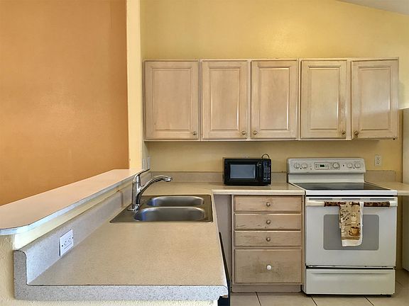 4th image of 50 Silver Oak Cir