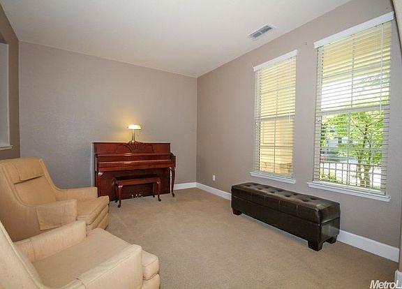 4th image of 3600 Black Oak Dr