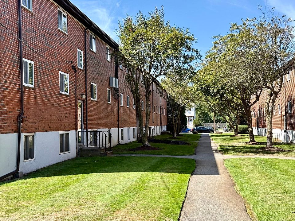 1st image of 40 Bryon Rd APT 4