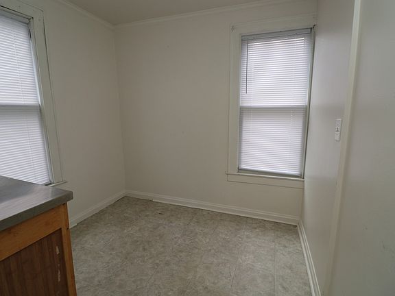 2nd image of 616 Huddleston Ave #616
