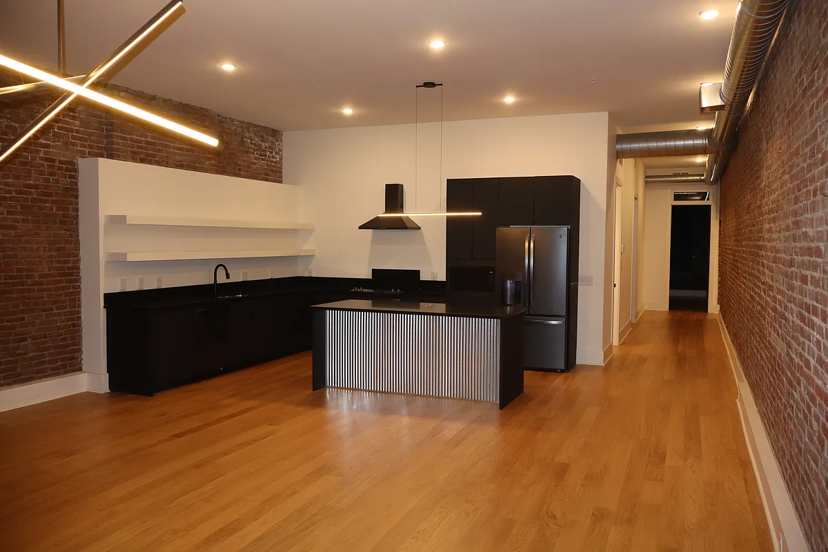 Building Photo - 121 S 7th St #3S