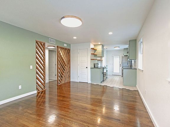 5th image of 400 W Poplar St #D