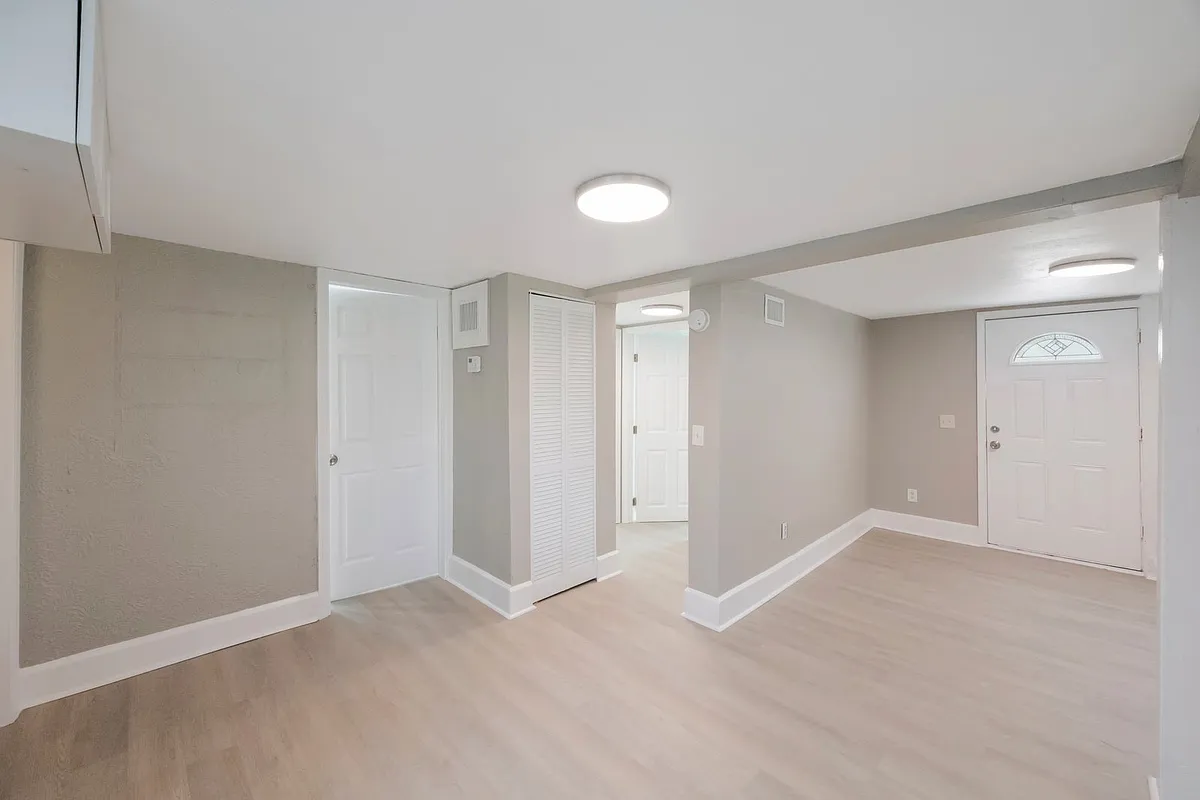 Building Photo - 955 9th Ave S #2