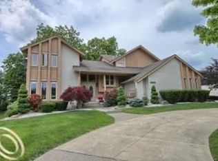 6806 Brookeshire Dr, West Bloomfield, MI 48322