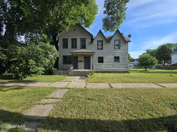 1118 1st Ave N, Grand Forks, ND 58203