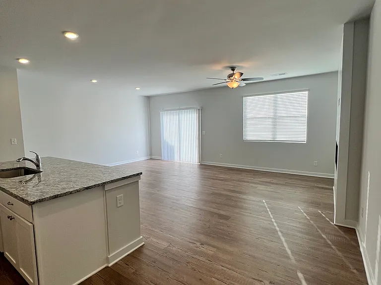 21 Founders Dr — Photo 7