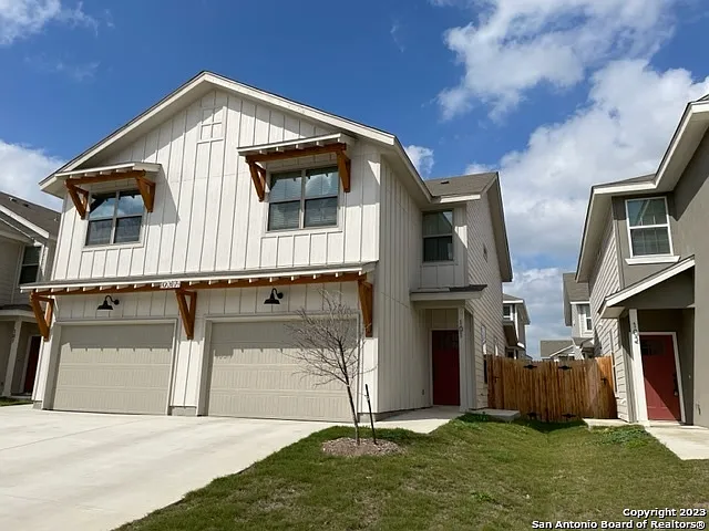 10317 Lynwood Vlg #101 — Photo 1