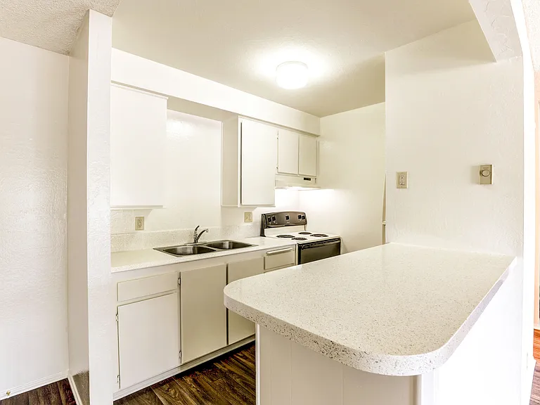 1575 Oak Apartment Homes — Photo 32