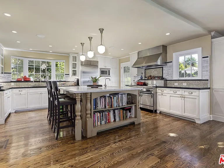 2855 Club Dr — Photo 15
