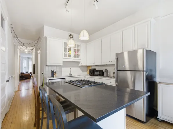 863 W Newport Ave APT 1F, Chicago, IL 60657