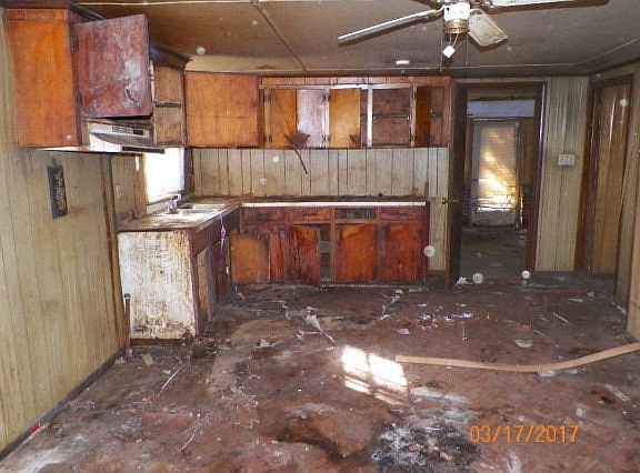 4th image of 102 Franklin St
