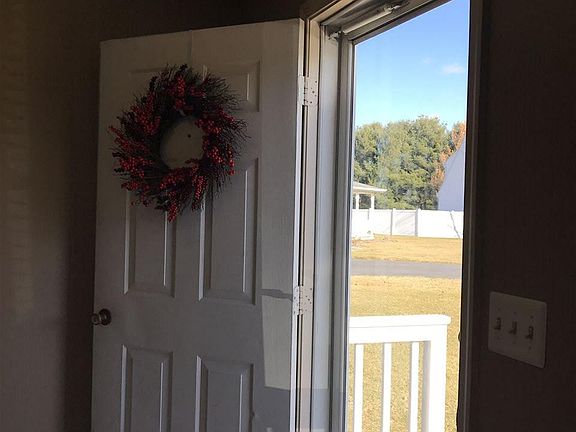 4th image of 34 Hampshire Ln