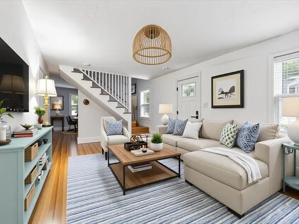 1 Hemlock Rd, Hingham, MA 02043