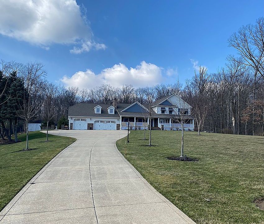 2nd image of 8448 Brecksville Rd