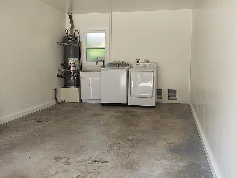 861 Loring St — Photo 30