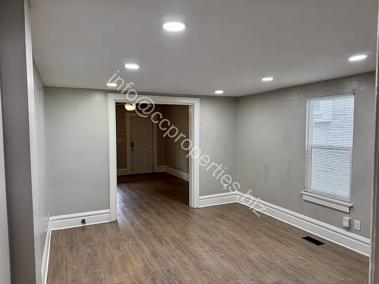 904 Oakwood Ave — Photo 7