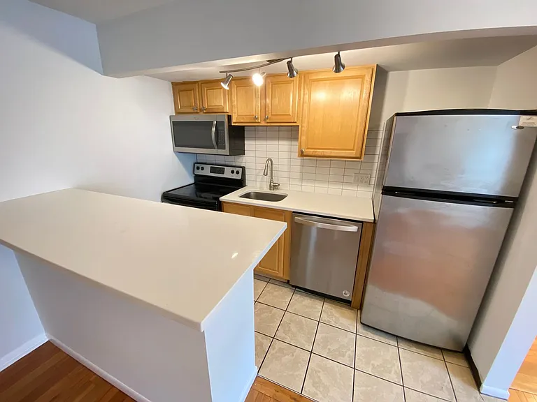 W 3rd Ave 85 NPR — Photo 12