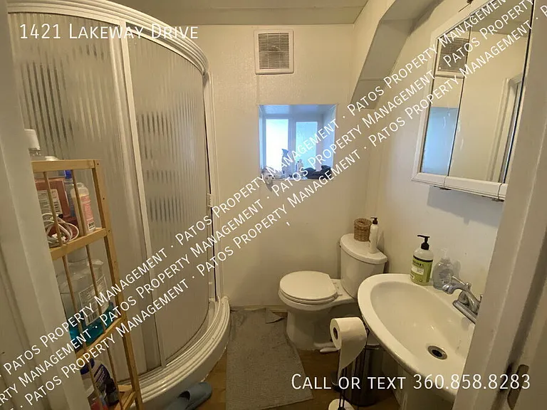 1421 Lakeway Dr — Photo 13