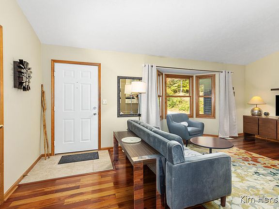 3rd image of 8454 Young Ave NE