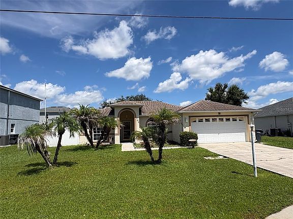 3rd image of 705 ROBIN COURT