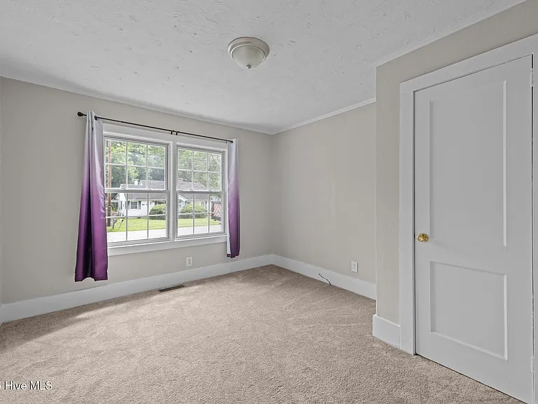 2402 Oaks Rd — Photo 15