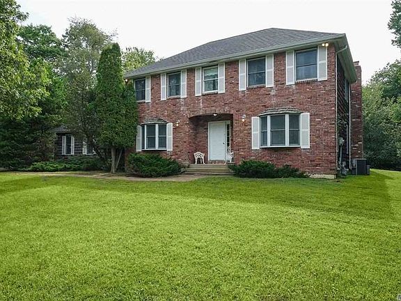 2nd image of 2 Fawn Ln