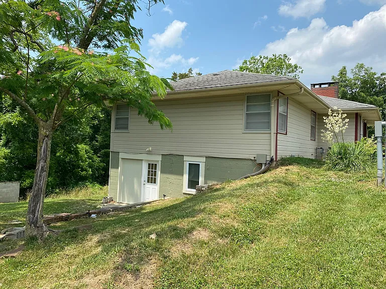 1046 S Maguire Ter #A — Photo 3