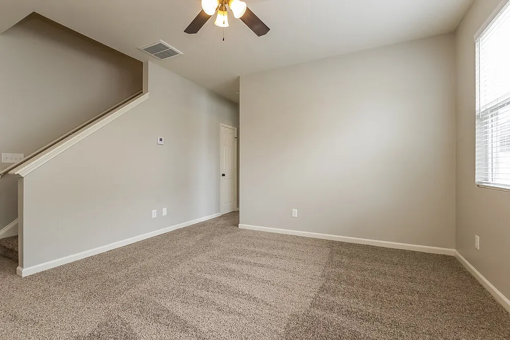3 bed, 2.5 bath, 1655 sqft, $3,030 — Photo 4